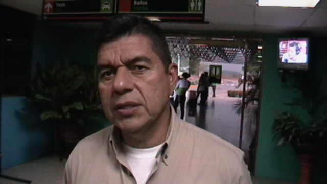 G/D Wilmer Omar Barrientos - Rector UNEFA, a su llegada al Aeropuerto Cacique Aramare - imga0815